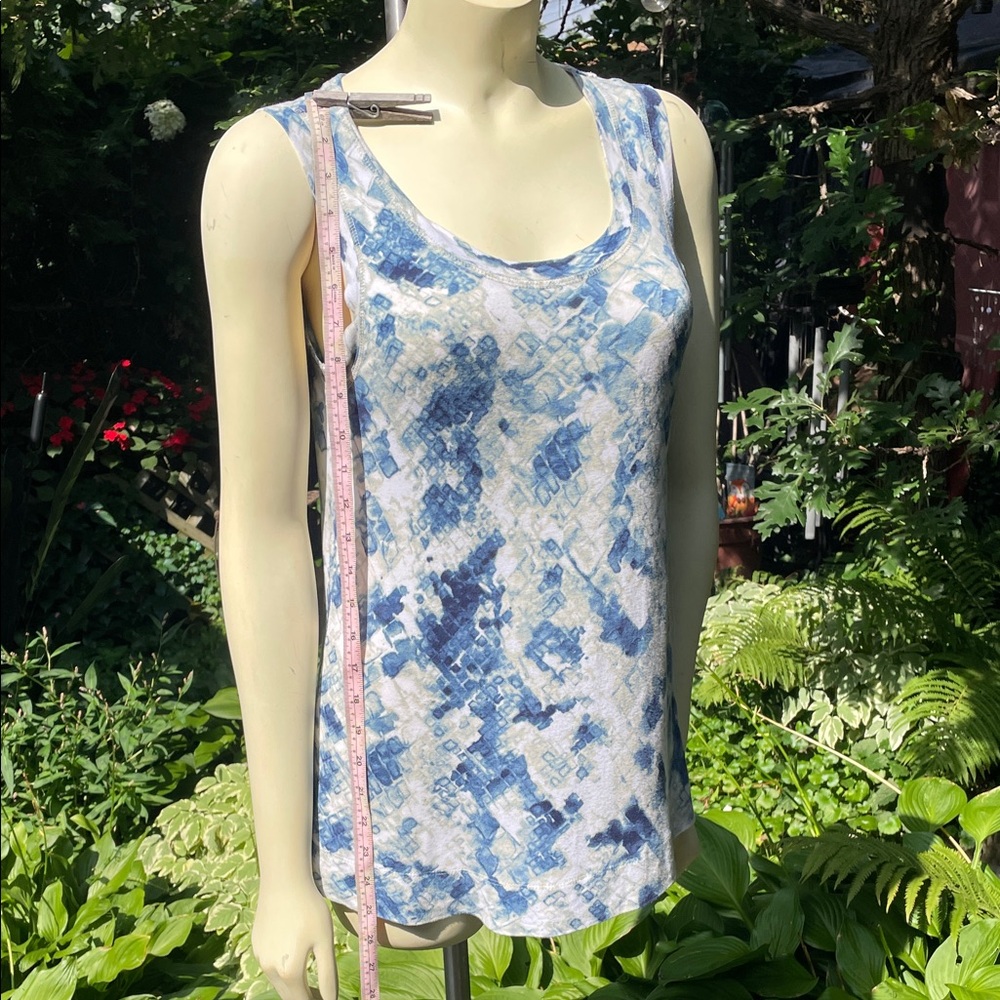 🏷️ Simply Vera Vera Wang Abstract Blue and White Tank Top